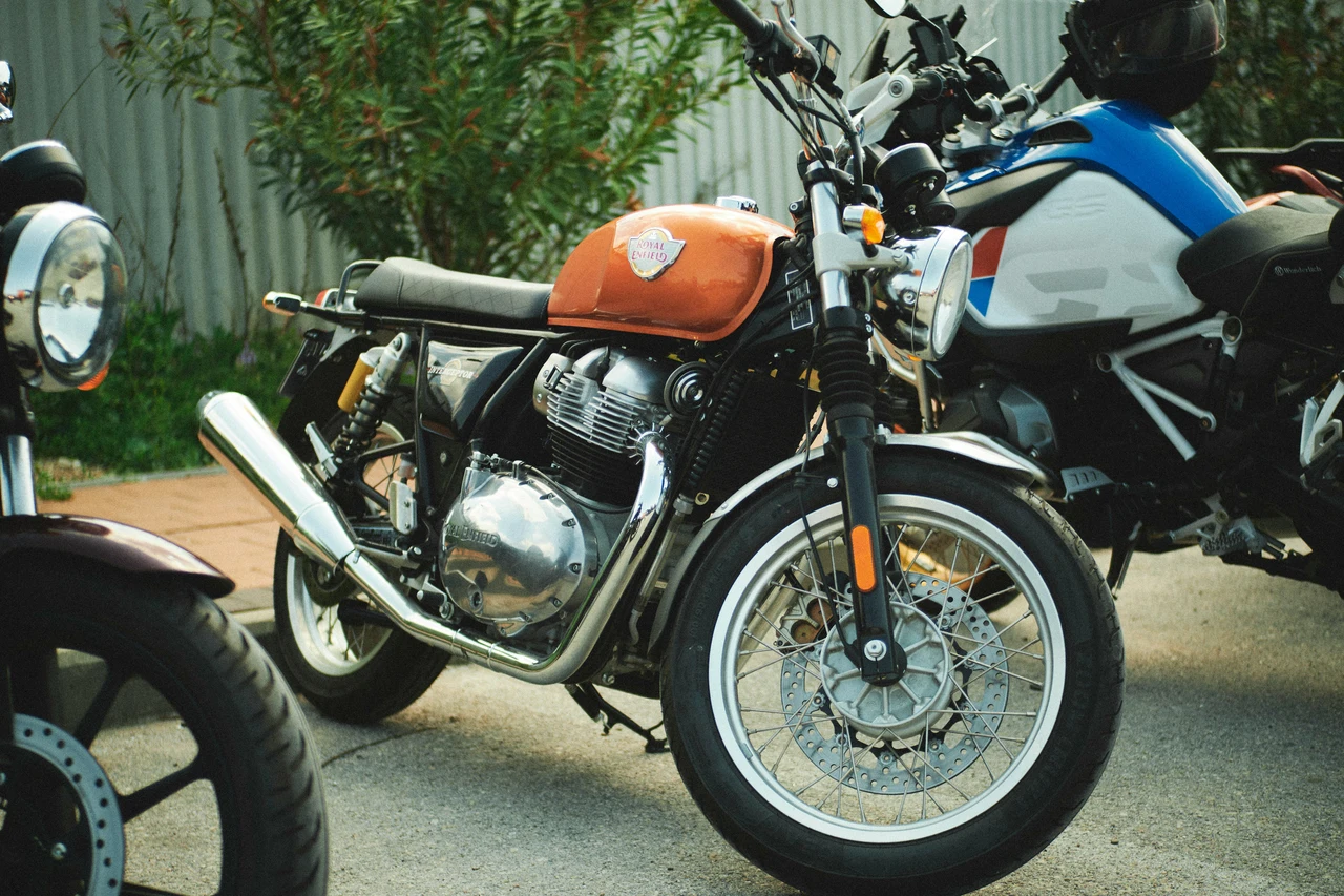 Come stimare il valore di una moto d’epoca secondo gli esperti del settore SC - Moto d’epoca con cartellino prezzo