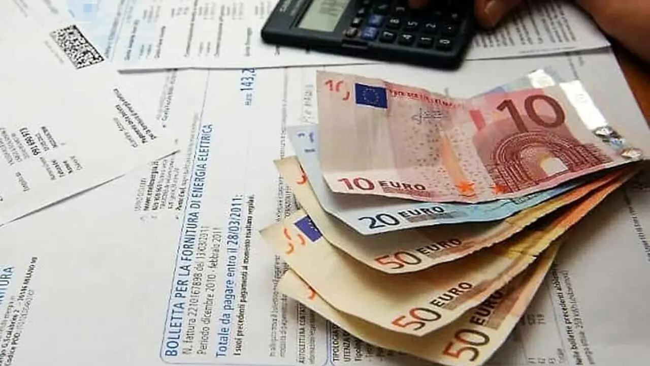 Attenzione ai prestiti online: i segnali per riconoscere le truffe SP - PC con scritta “prestito truffa”